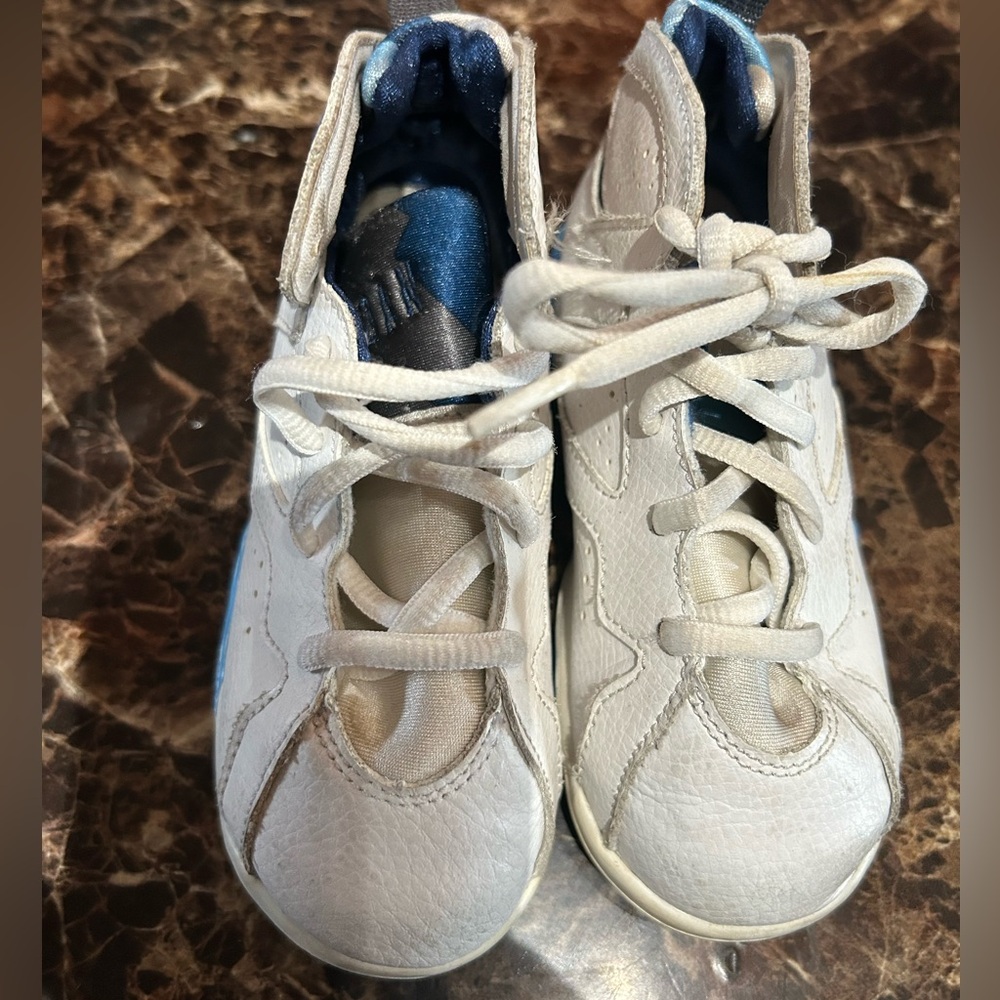 Kids Jordans size 10c